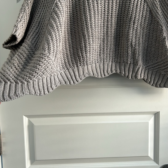 Planet one size light grey, short sleeve cable sweater. - Picture 5 of 5